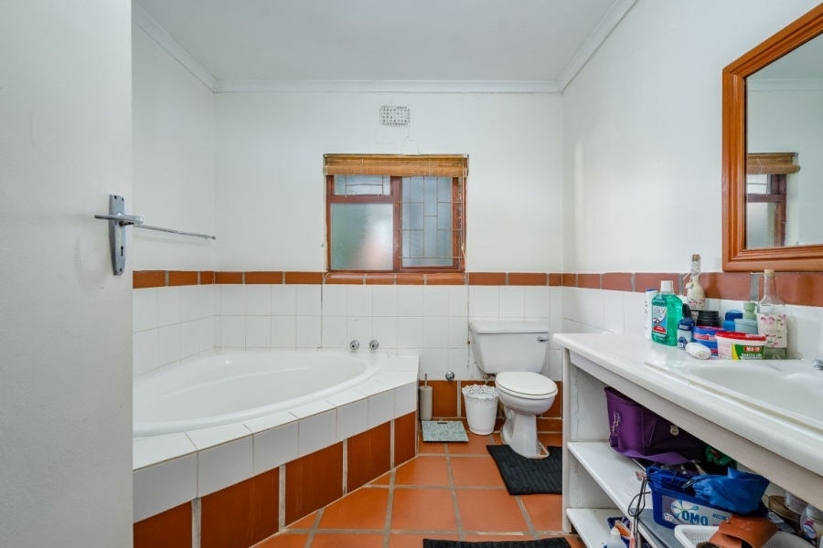 6 Bedroom Property for Sale in Golden Acre Western Cape